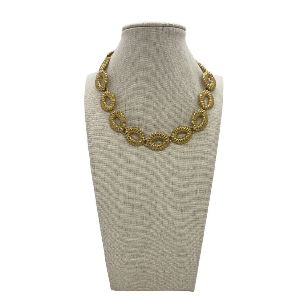 1980s Retro Fashion Gold Toned Textured Oval Fifteen Links 16” Costume Necklace